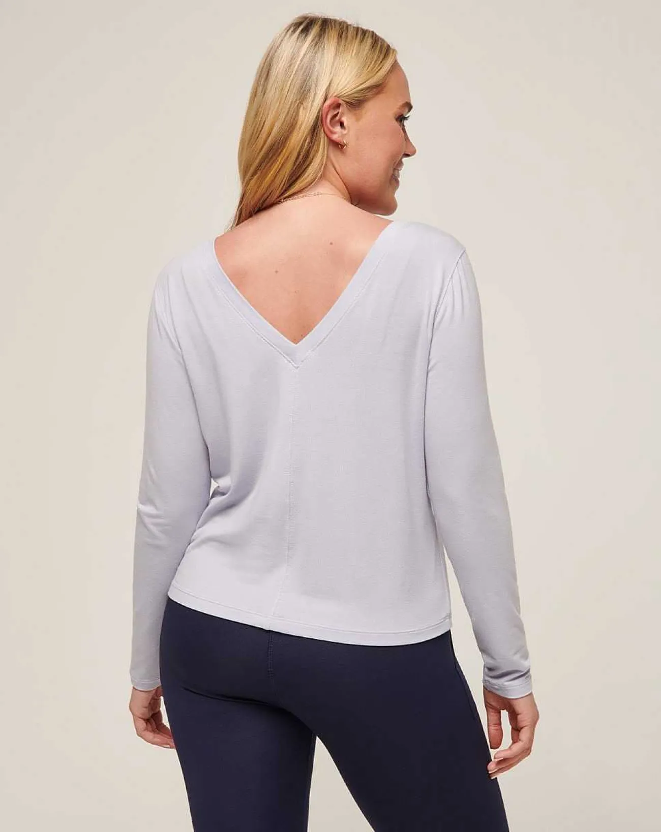 TravisMathew Shirts & Tops>Bay Waves Vneck Top