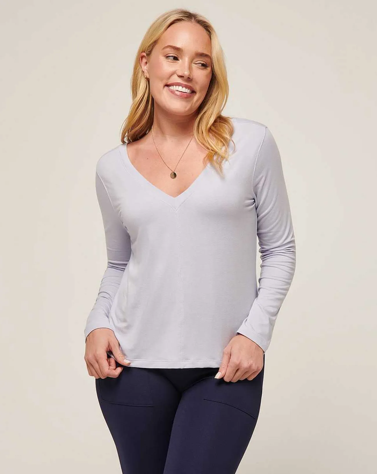 TravisMathew Shirts & Tops>Bay Waves Vneck Top