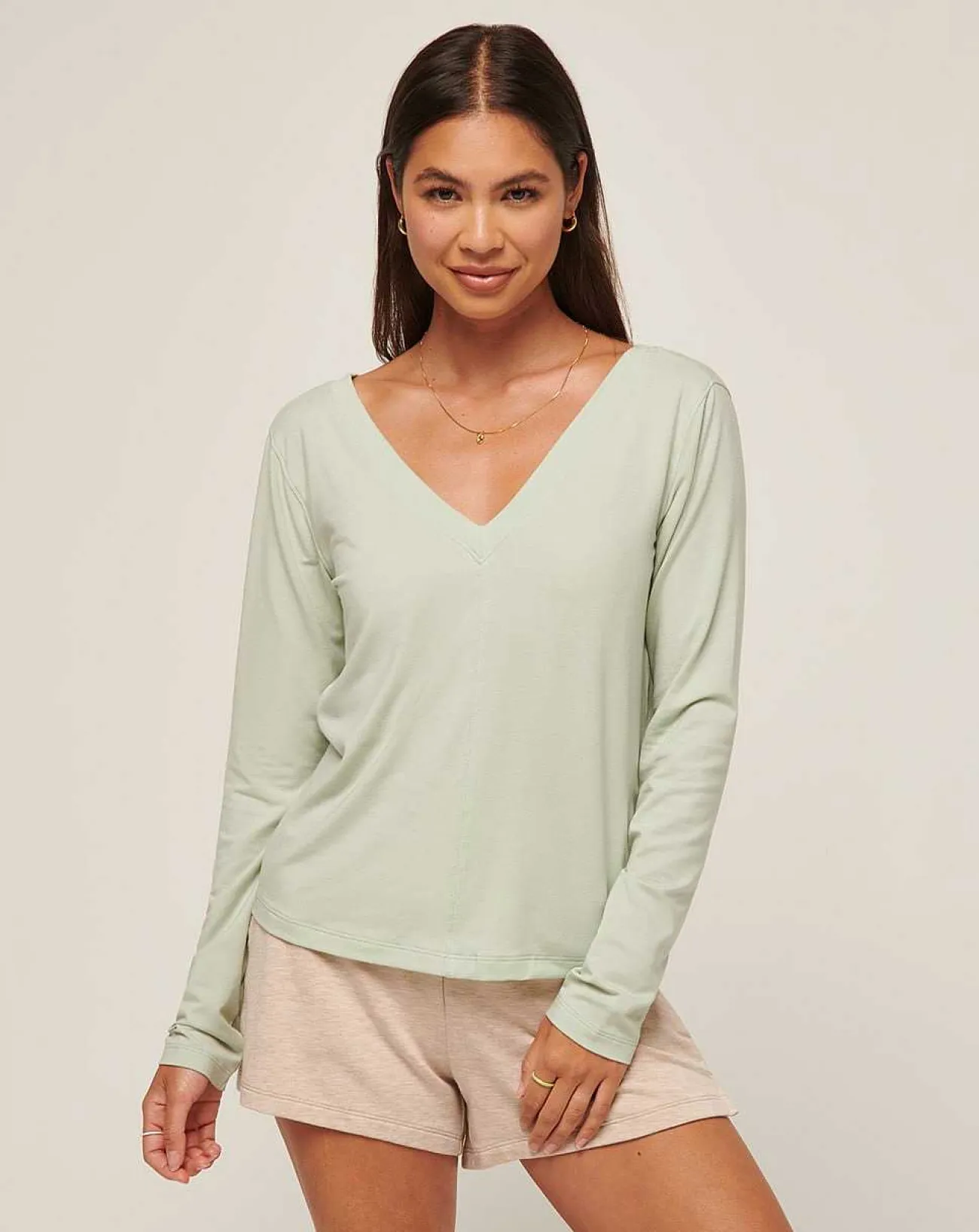 TravisMathew Shirts & Tops>Bay Waves Vneck Top