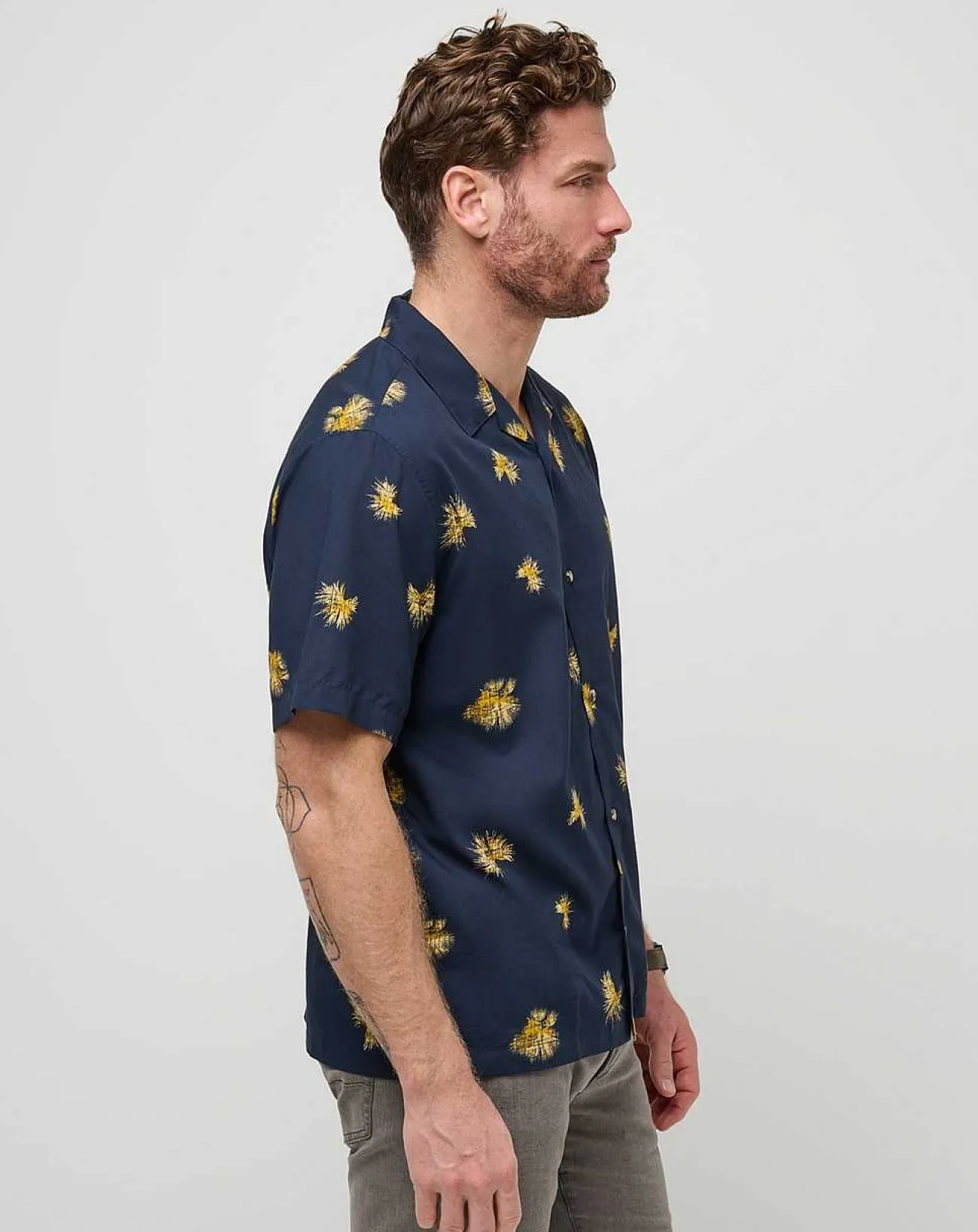 TravisMathew Polos>Casino Holiday Button-Up
