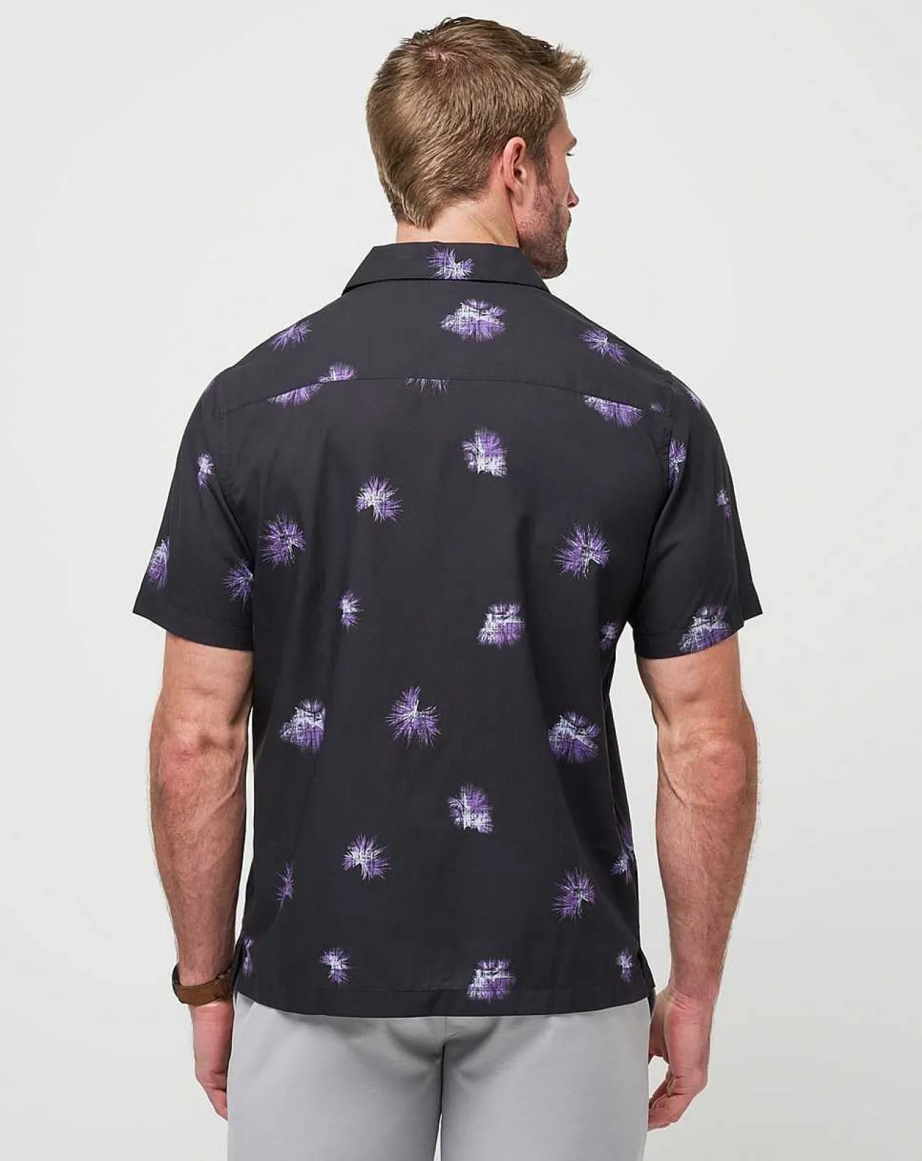 TravisMathew Polos>Casino Holiday Button-Up