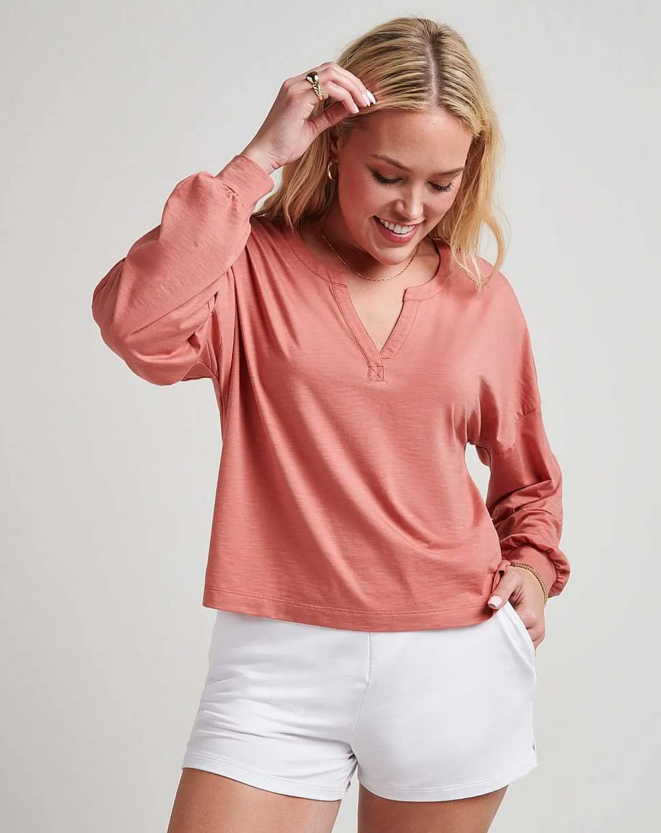 TravisMathew Shirts & Tops>Girls Night Top